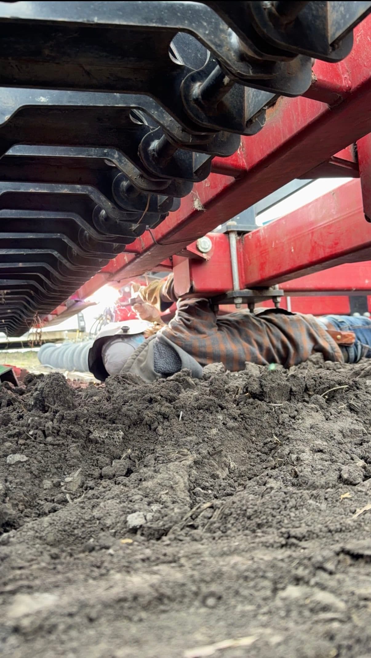 Gallery photos for Air Seeder Frame Crack Repair Right in the Field Near Argusville: Image #1