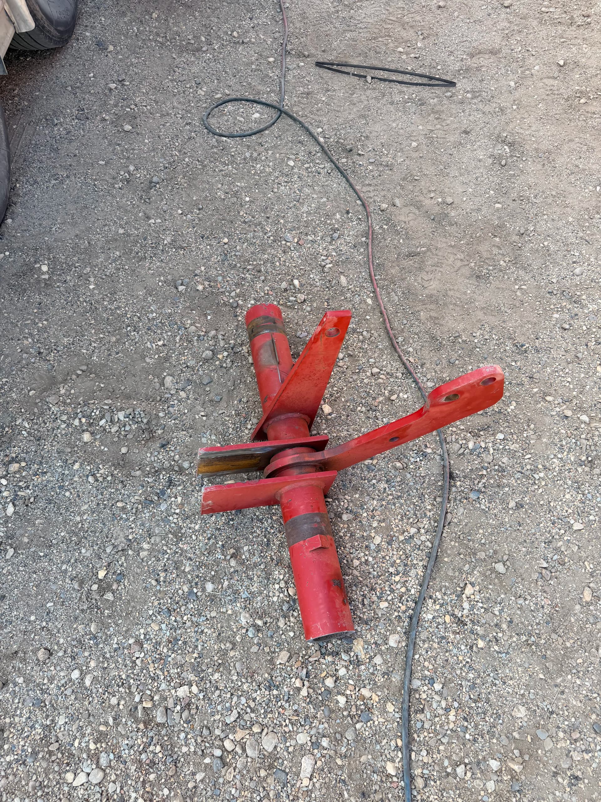 Gallery photos for Case IH Field Cultivator Rocker Bar and Shaft Replacement in Mapleton: Image #4